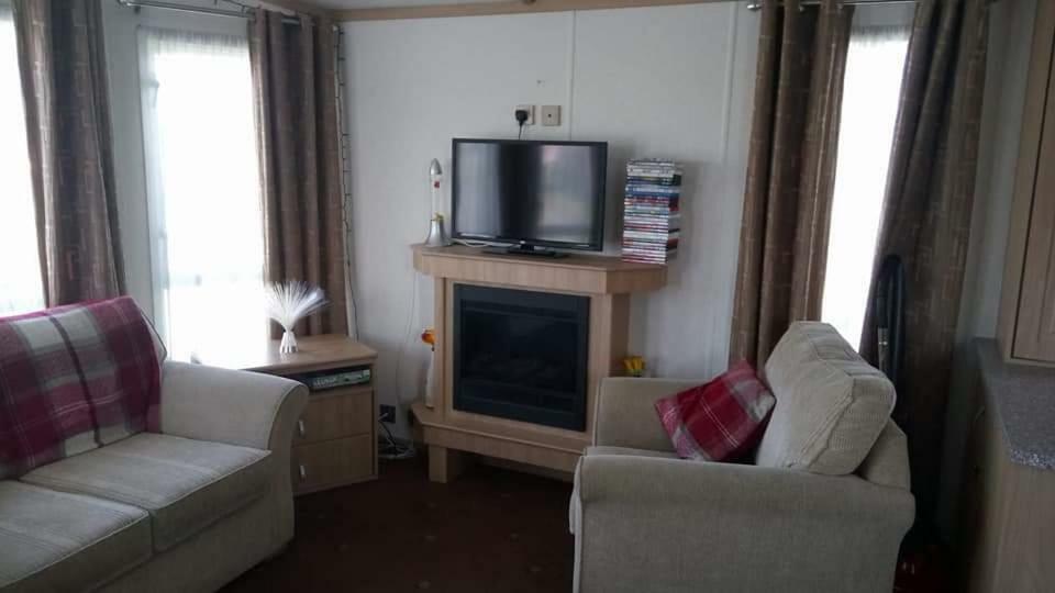 Chapmanholidaylets Cayton Bay Exterior photo